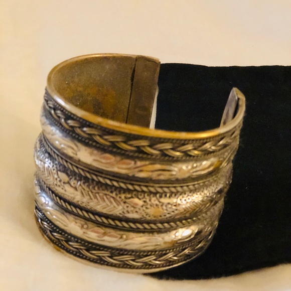 Jewelry - ⚡️Flash Sale ⬇️ $20 Vintage Cuff Bracelet